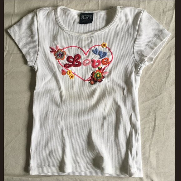Children's Place heart embroidered T-shirt. 5-6. - Picture 1 of 4